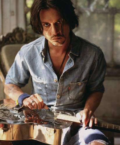 Johnny Depp avec sa guitare